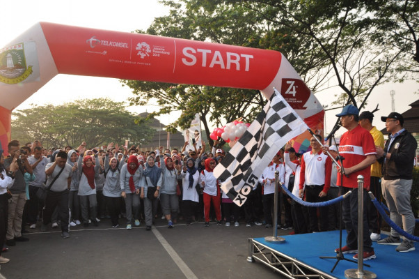 Lepas Jalan Sehat HUT RI, Gubernur: Momentum Tingkatkan Persatuan dan Kesatuan