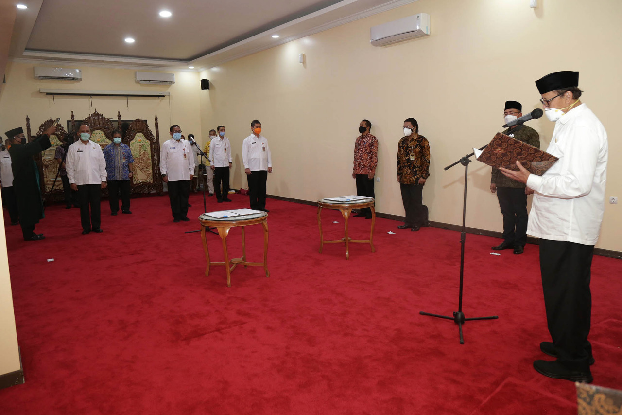GUBERNUR MELANTIK PEJABAT PIMPINAN TINGGI PRATAMA DI LINGKUNGAN PEMERINTAH PROVINSI BANTEN