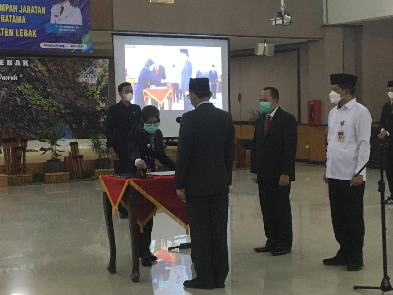 Kepala BKD Banten Menjadi Saksi Pelantikan Sekda Lebak